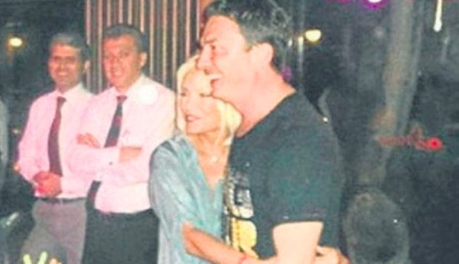 Süper star Ajda Pekkan da ihanete uğradı!
